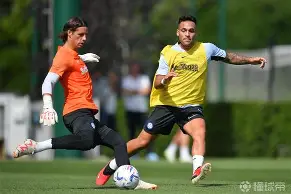 澳门美高梅官方-清晨阿贾克斯备战意甲；门线救险细节曝光；信心回归；高层口径保持一致